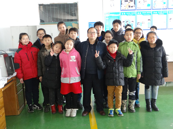 延吉北山小学师生到北本电器参观