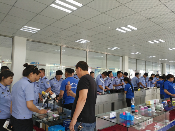 延吉市公安局一行百余人到北本电器访问